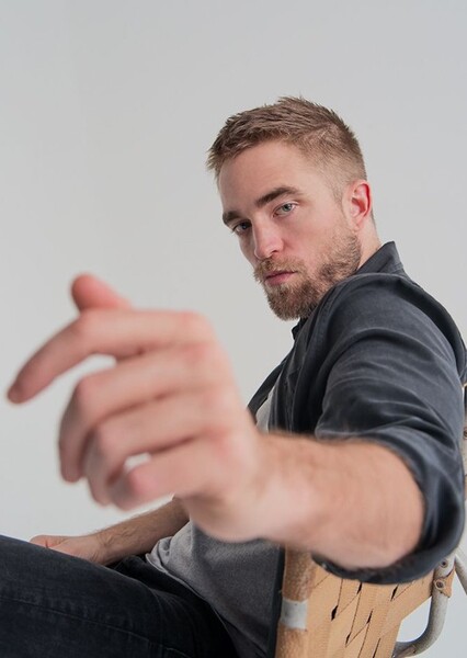 Robert Pattinson photo