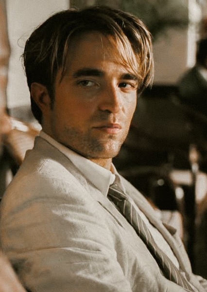 Robert Pattinson photo