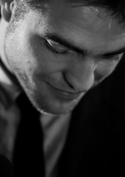 Robert Pattinson photo