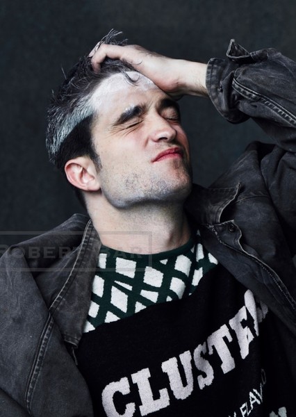 Robert Pattinson photo