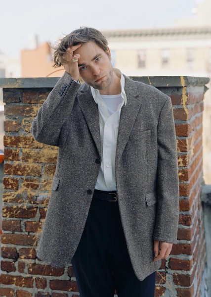 Robert Pattinson photo