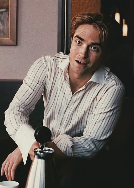 Robert Pattinson photo