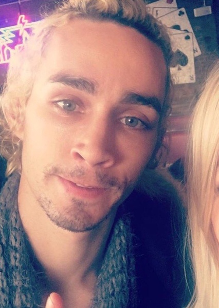 Robert Sheehan