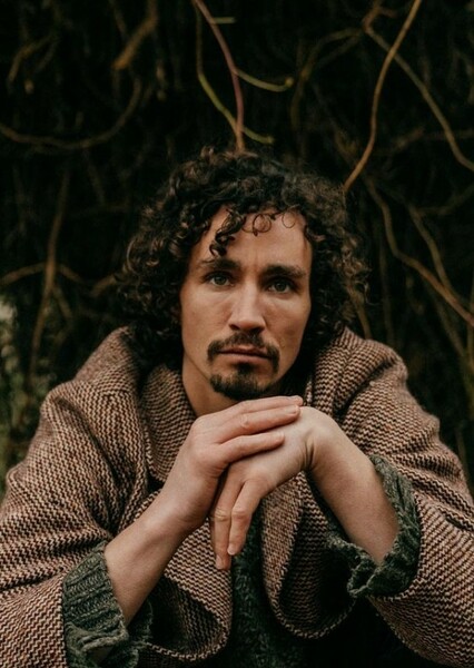 Robert Sheehan