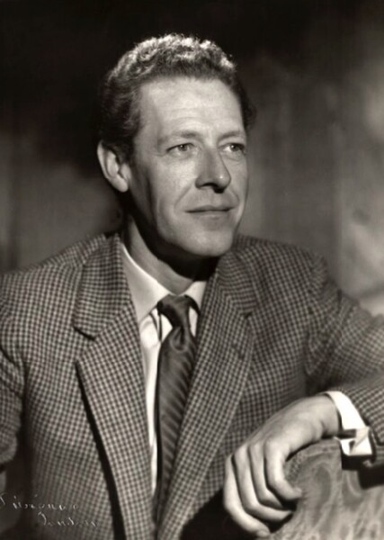 Robin Bailey photo