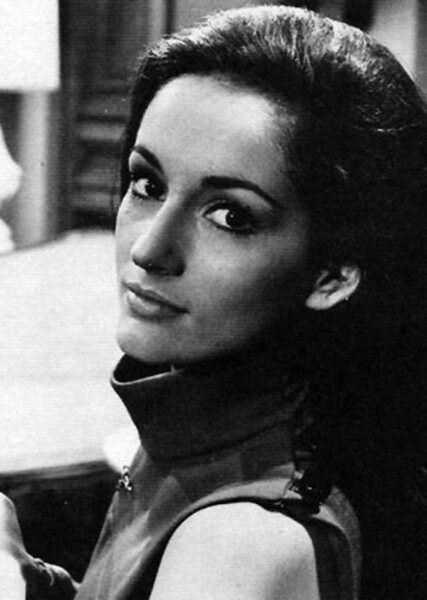 Robin Strasser photo