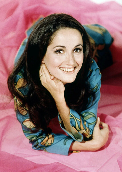 Robin Strasser photo