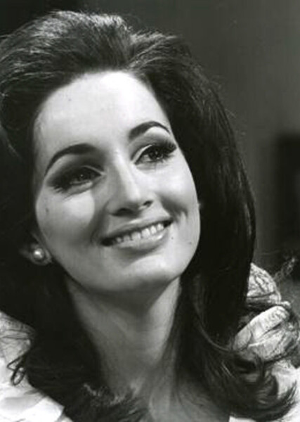 Robin Strasser photo