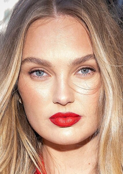 Romee Strijd photo