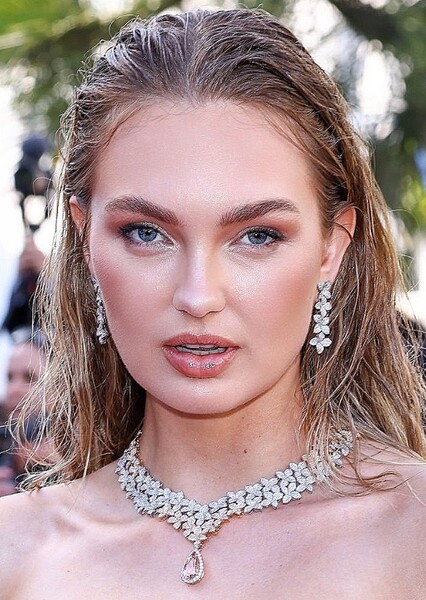 Romee Strijd photo