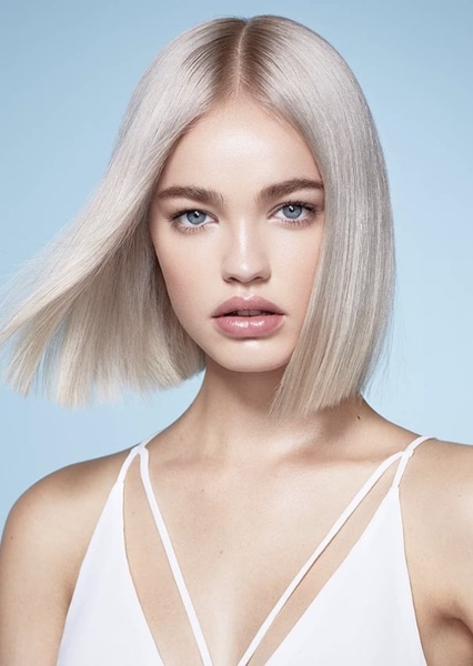 Romi Van Renterghem photo