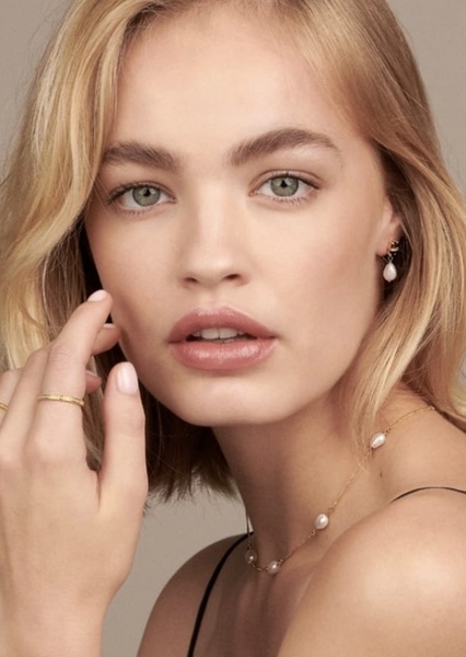 Romi Van Renterghem photo