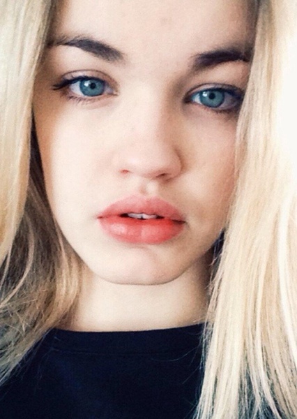 Romi Van Renterghem photo