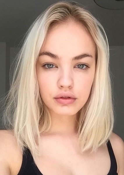 Romi Van Renterghem photo
