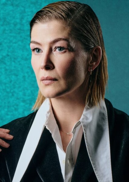 Rosamund Pike photo
