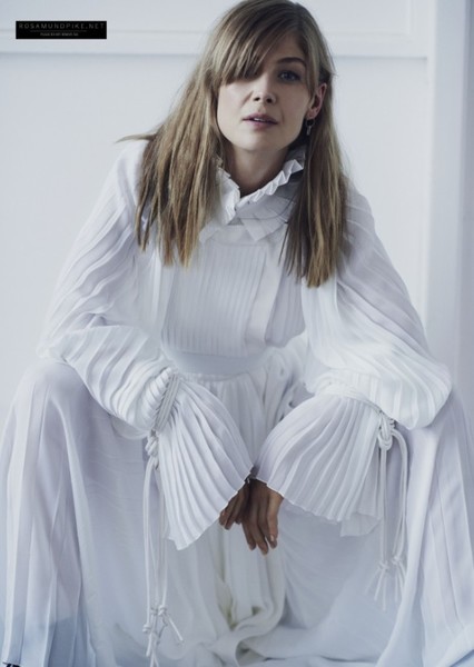 Rosamund Pike photo