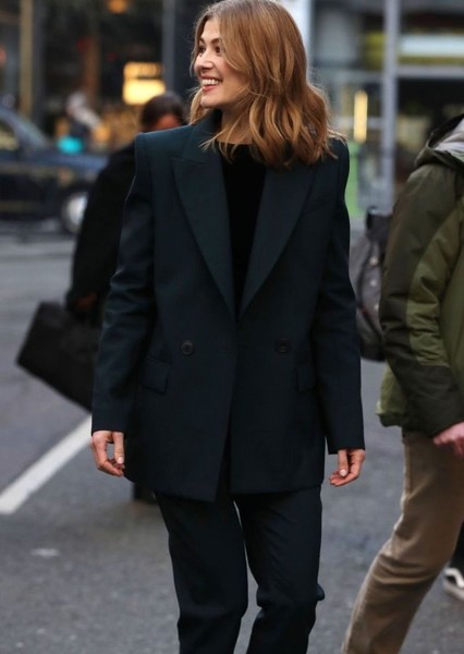 Rosamund Pike photo