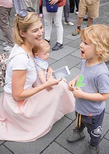 Rosamund Pike photo