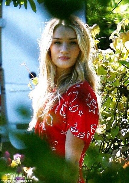 Rosie Huntington-Whiteley photo