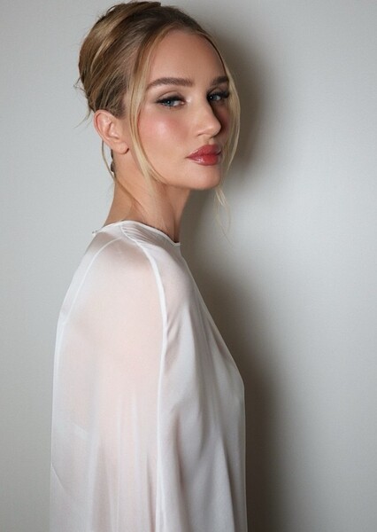 Rosie Huntington-Whiteley photo