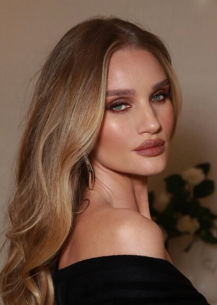 Rosie Huntington-Whiteley photo