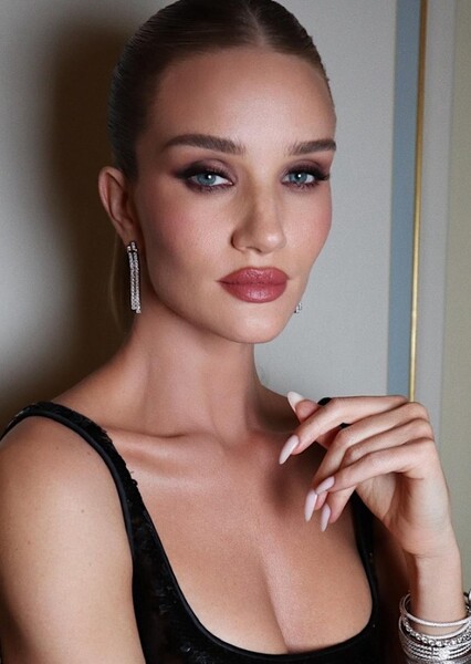 Rosie Huntington-Whiteley photo