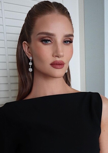 Rosie Huntington-Whiteley photo