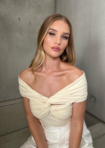Rosie Huntington-Whiteley photo