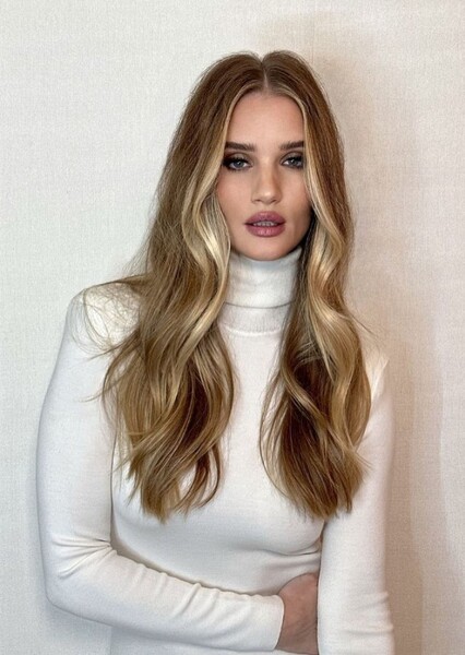 Rosie Huntington-Whiteley photo