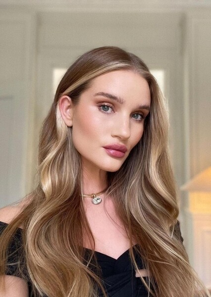 Rosie Huntington-Whiteley photo