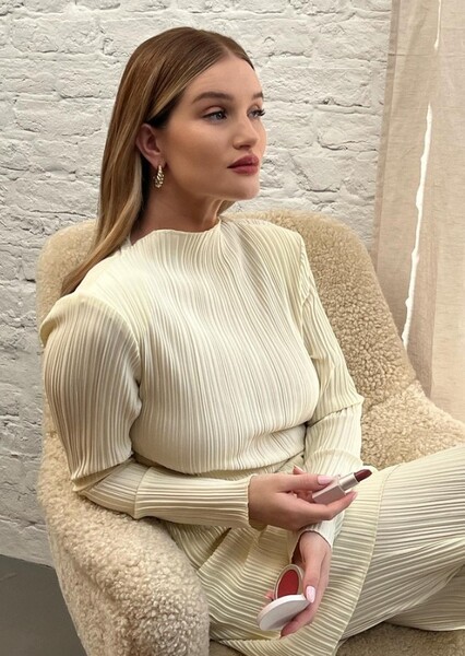 Rosie Huntington-Whiteley photo