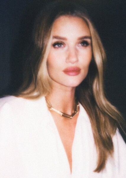 Rosie Huntington-Whiteley photo
