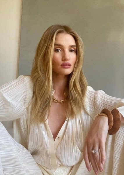 Rosie Huntington-Whiteley photo