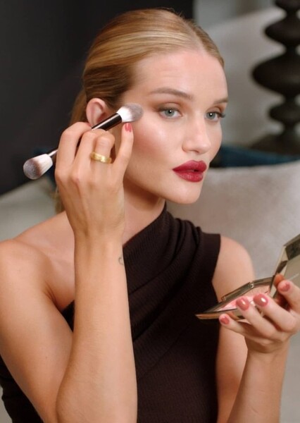 Rosie Huntington-Whiteley photo