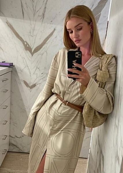 Rosie Huntington-Whiteley photo
