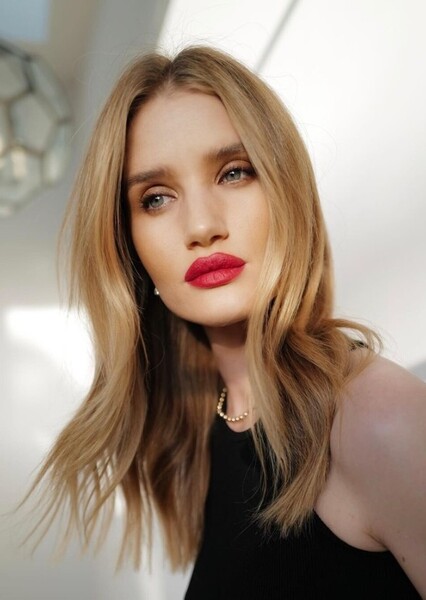 Rosie Huntington-Whiteley photo