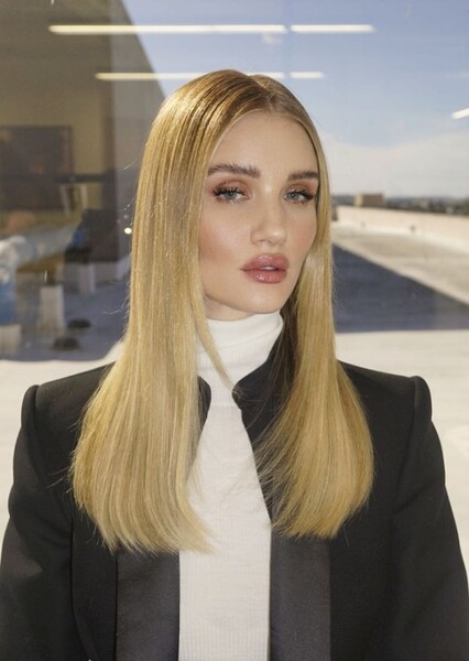 Rosie Huntington-Whiteley photo