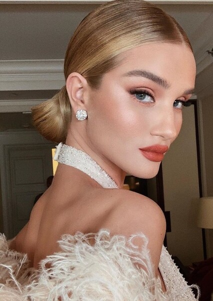 Rosie Huntington-Whiteley photo