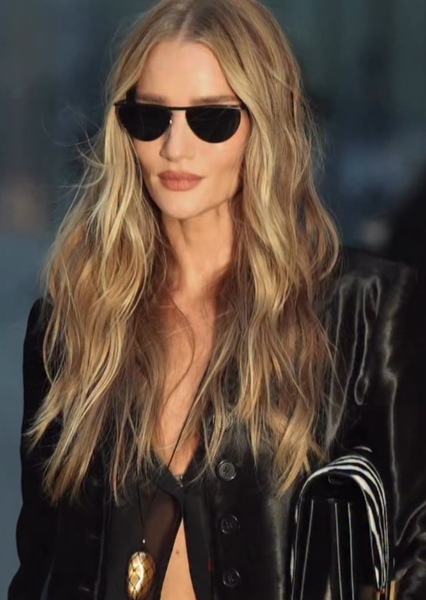 Rosie Huntington-Whiteley photo