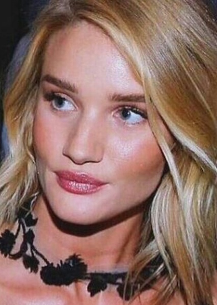 Rosie Huntington-Whiteley photo