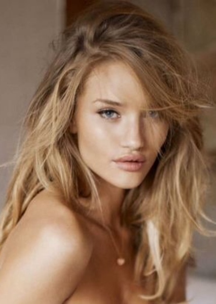 Rosie Huntington-Whiteley photo