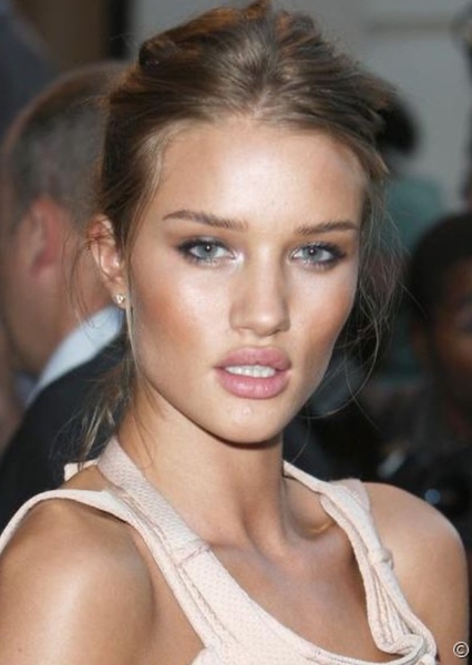 Rosie Huntington-Whiteley photo