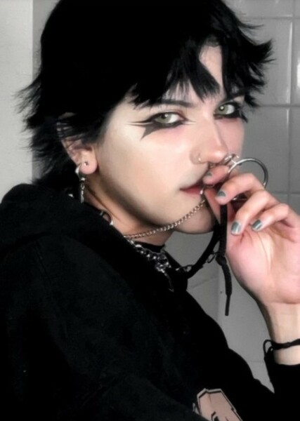 Rowan (@ROWSLEET) photo