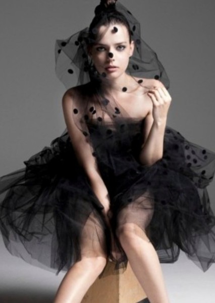 Roxane Mesquida photo