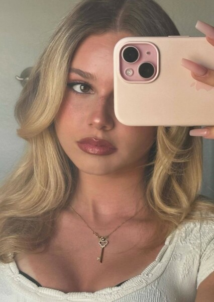 Ruby Rose Turner photo