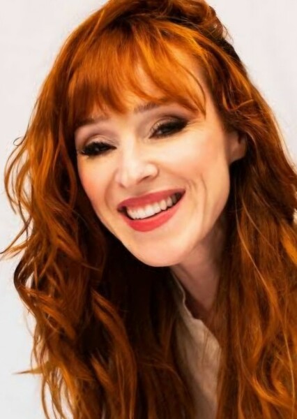 Ruth Connell photo