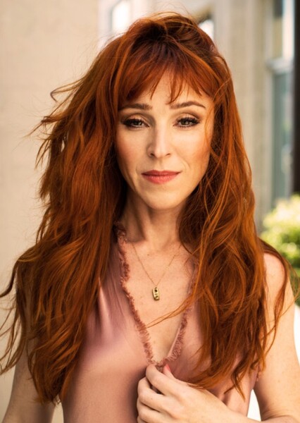 Ruth Connell photo