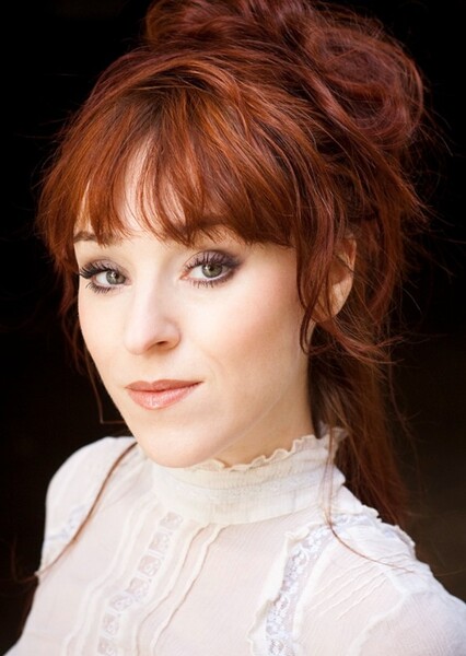 Ruth Connell photo
