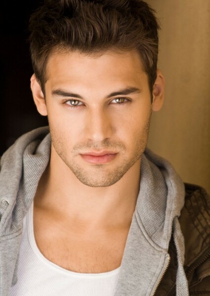 Ryan Guzman photo