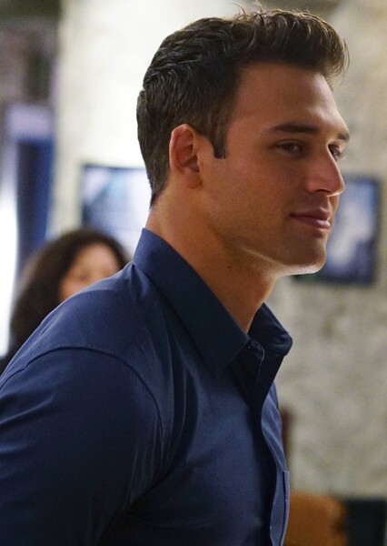 Ryan Guzman photo